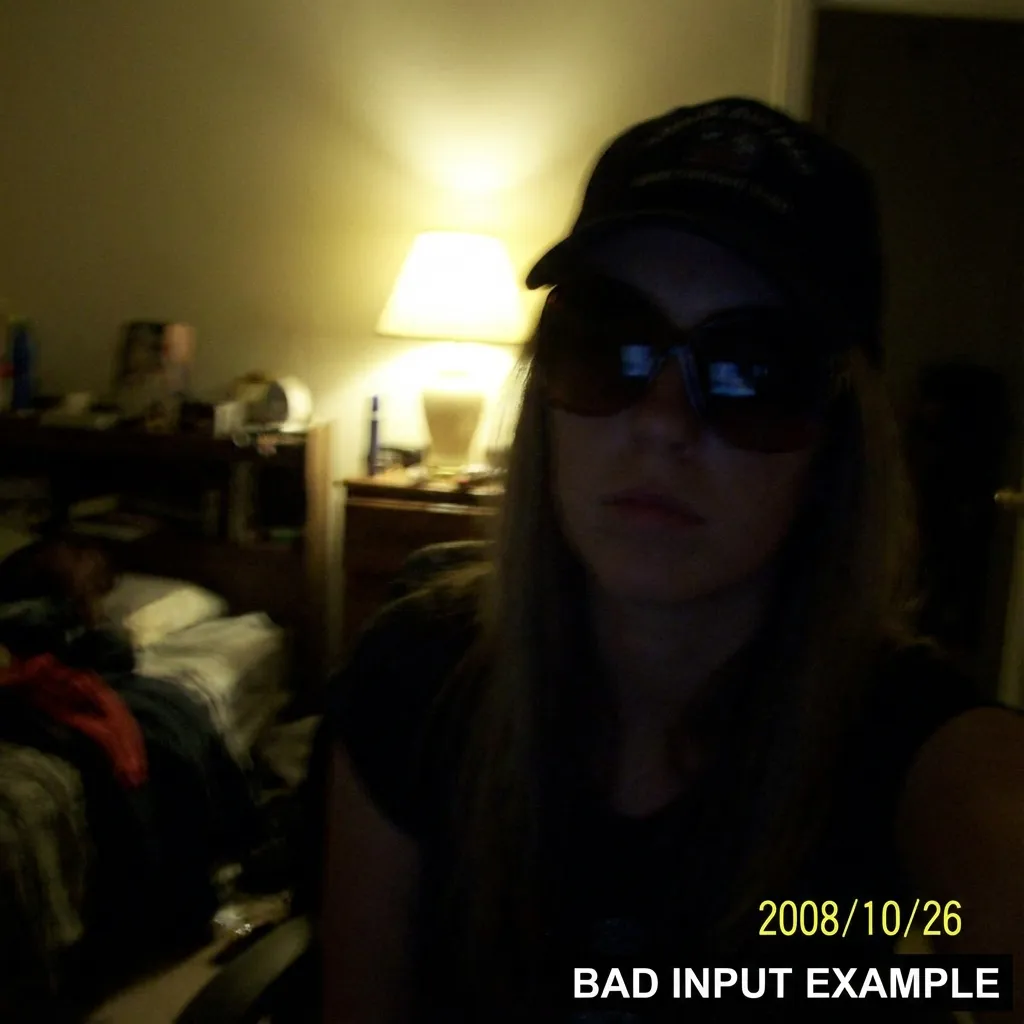 피해야 할 사진 예시: 어두운 조명, 악세서리